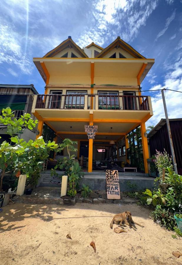 Seashell Guesthouse, Bar And Tattoos Koh Rong Sanloem Exterior photo